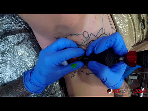 ❤️ Extremamente tatuada, a brasa Sully Savage fez uma tatuagem no seu clítoris ❤️❌ Porno em nós pt.vanalize.ru